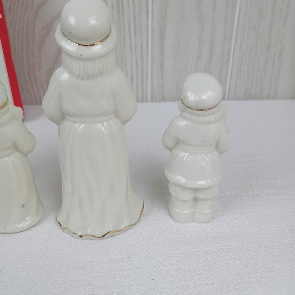Vintage JCPenny 5 Piece Caroler Set Christmas Holiday w/ box Cream W/ Gold Trim - Picture 7 of 16